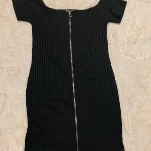 Black bodycon zipper dress